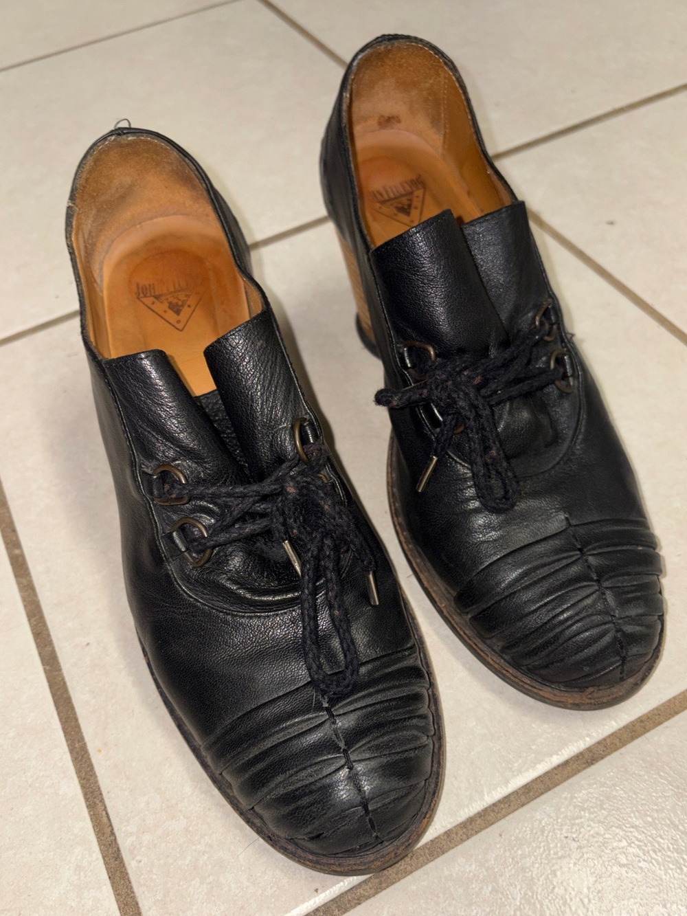 John Fluevog Mezzo Della Black Leather Lace Up Heel Sz 6